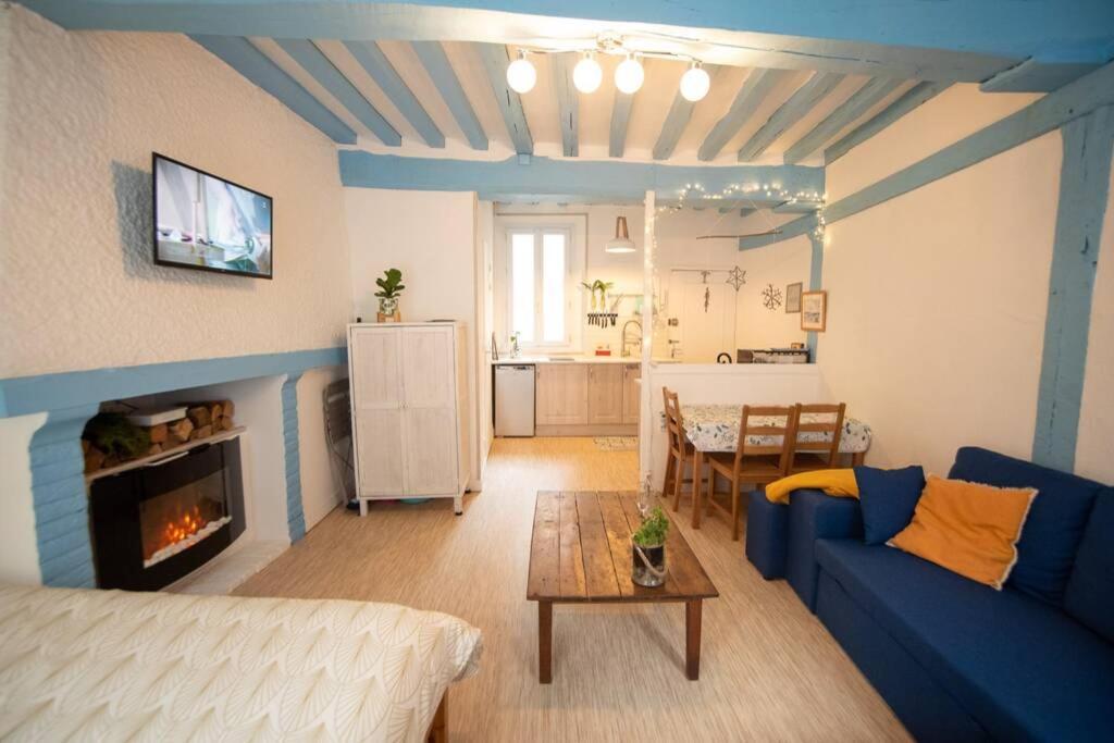 Blue Appartment With A Fireplace Dieppe Exteriör bild